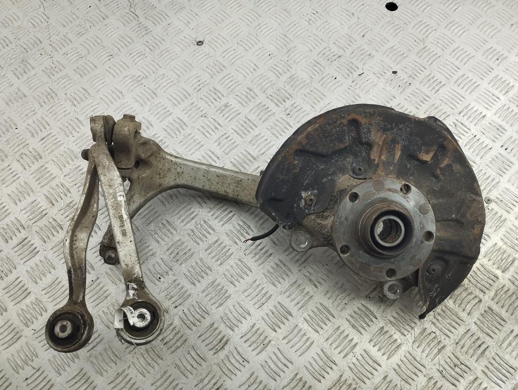 Кулак (корпус ступицы) передний правый Audi A4 B6 2002, 2.0 л., бензин, МКПП, серый, универсал, 8E0407241B