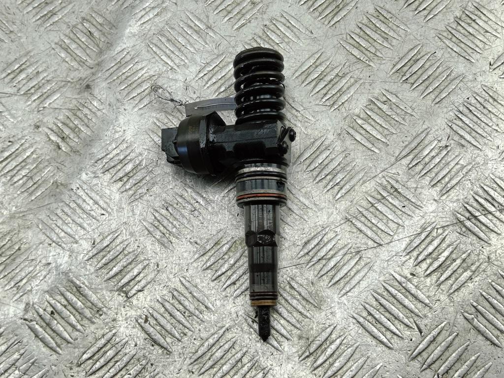 форсунка Audi A4 B5 2001, 1.9 л., дизель, МКПП, чёрный, универсал, 045130073T
