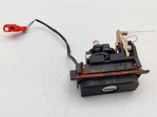 кнопка открытия багажника Volkswagen Golf 3 поколение 1994, 1.6 л., бензин, МКПП, красный, хетчбэк 5 дв.