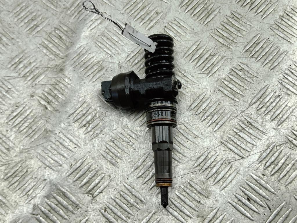 форсунка Audi A4 B5 2001, 1.9 л., дизель, МКПП, чёрный, универсал, 045130073T