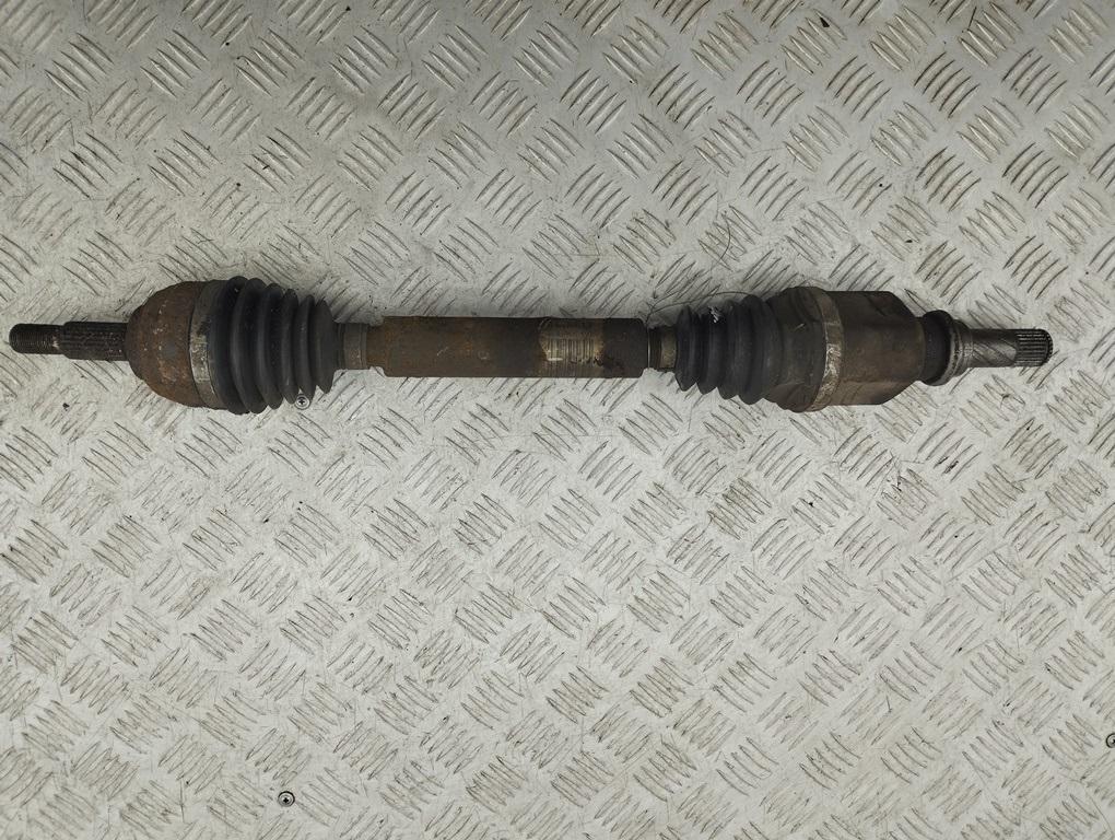 полуось передняя левая (приводной вал, ШРУС) Renault Megane 2 поколение 2004, 1.5 л., дизель, МКПП, серый, универсал - фото №1