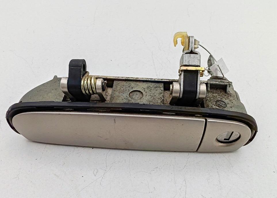 ручка наружная передняя левая Audi A6 4B/C5 1998, 2.4 л., бензин, АКПП, бежевый, седан, 4B1837885 - фото №1