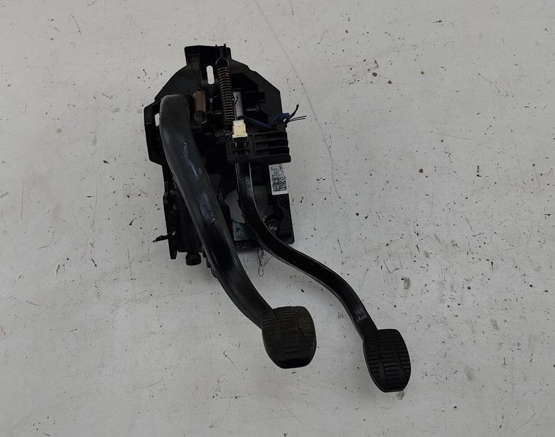 узел педальный (блок педалей) BMW 2 Tourer F45/F46 2016, 1.5 л., бензин, МКПП, чёрный, минивэн, 6860665 - фото №1