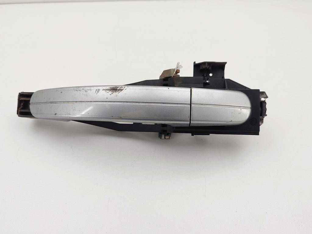 ручка наружная передняя правая Ford Focus 2 поколение 2004, 1.6 л., i, бензин, МКПП, серый, хетчбэк 5 дв., 3M51R224A37AD - фото №1