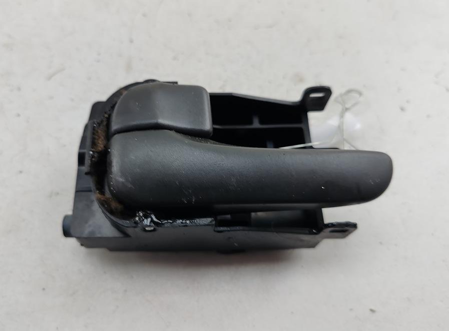 ручка внутренняя задняя левая Nissan Primera P11 1996, 1.6 л., бензин, МКПП, серый, седан - фото №1