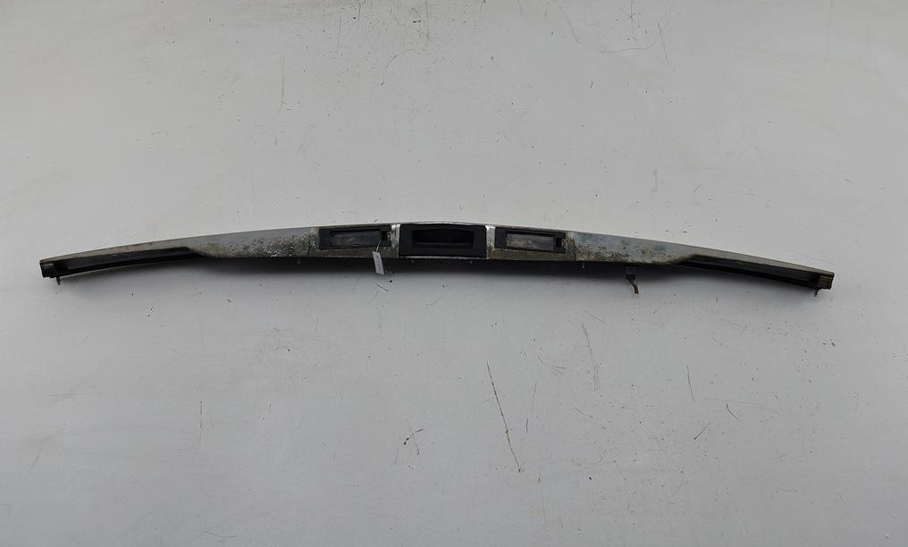 накладка подсветки номера Opel Zafira 2 поколение (B) 2005, 1.8 л., бензин, МКПП, серый, минивэн, 13137862 - фото №1