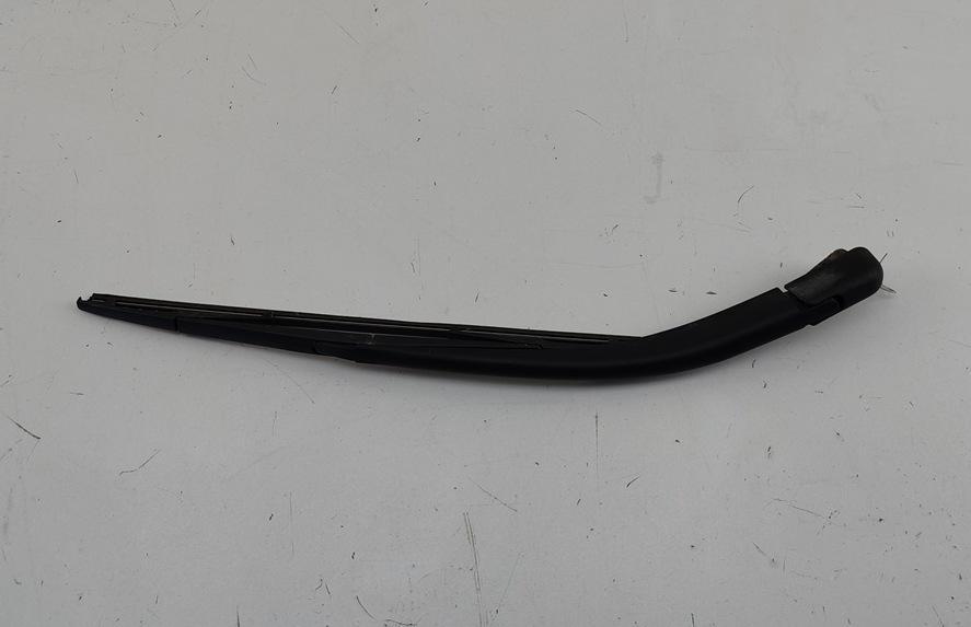 Щеткодержатель (поводок стеклоочистителя) задний Opel Zafira 1 поколение (A) 2000, 1.8 л., бензин, МКПП, красный, минивэн, 90587511 - фото №1