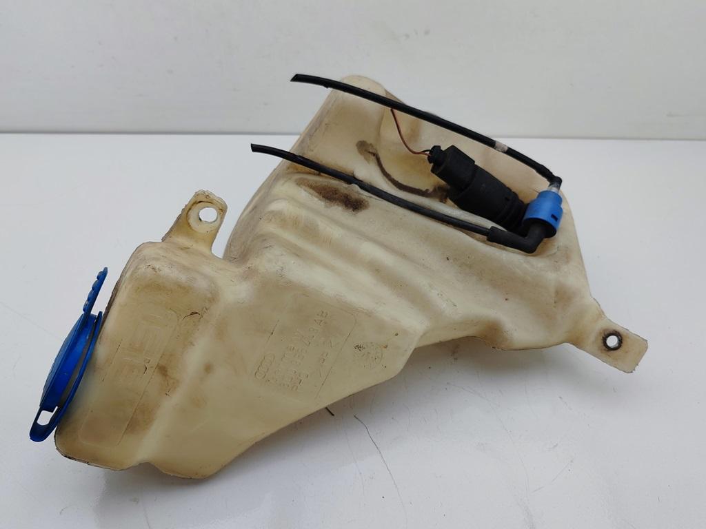 бачок омывателя Audi A4 B5 1997, 1.8 л., бензин, универсал, 8D0955453AB - фото №1