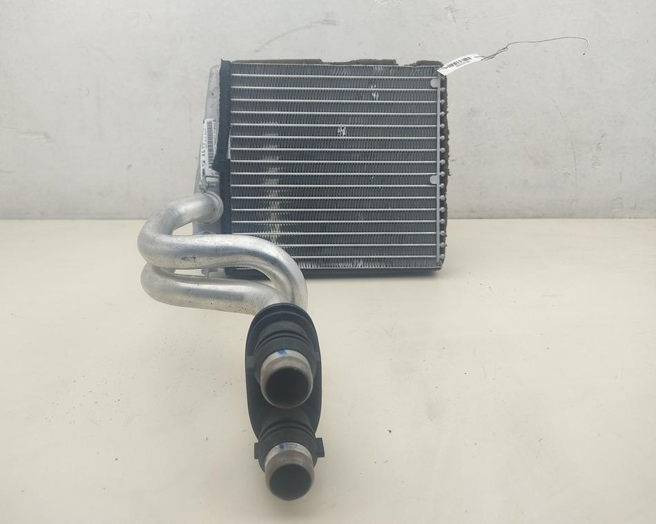 радиатор отопителя (печки) Volkswagen Golf 5 поколение 2007, 1.4 л., бензин, МКПП, чёрный, универсал, 1K0819031A - фото №1
