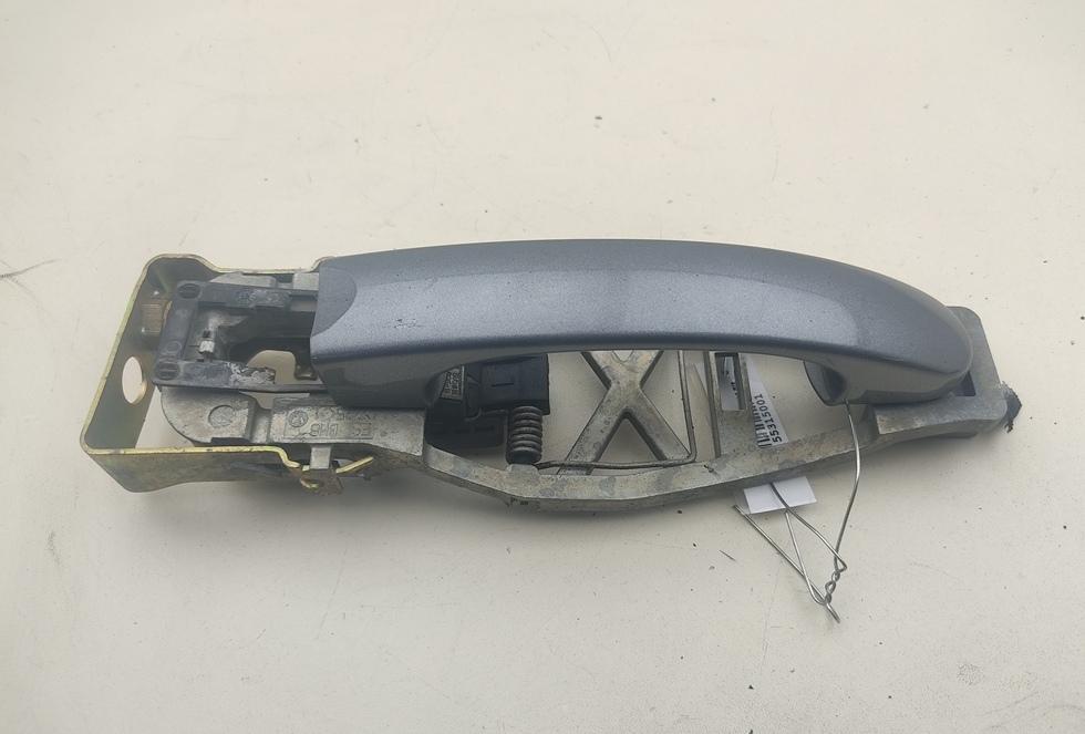 ручка наружная передняя левая Volkswagen Touran 1 поколение 2005, 1.6 л., бензин, МКПП, серый, минивэн - фото №1