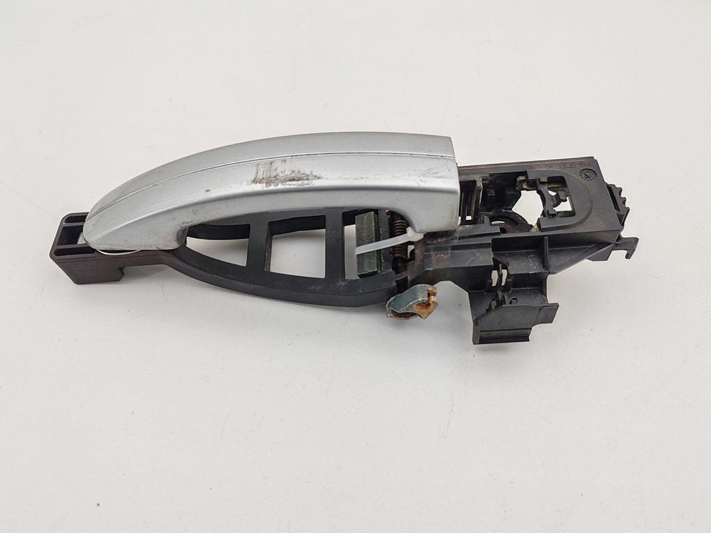 ручка наружная передняя левая Ford Focus 2 поколение 2004, 1.6 л., i, бензин, МКПП, серый, хетчбэк 5 дв., 3M51R224A36AD - фото №1