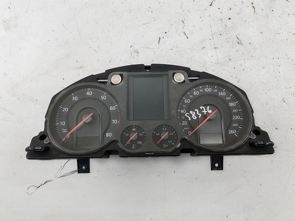 приборная панель Volkswagen Passat B6 2007, 1.8 л., бензин, МКПП, серый, универсал, 3C0920871D