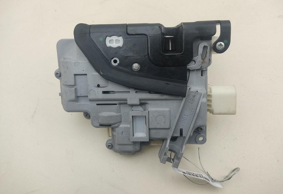 замок двери передней правой Volkswagen Passat B6 2009, 1.8 л., бензин, МКПП, чёрный, универсал, 3C1837016A - фото №1