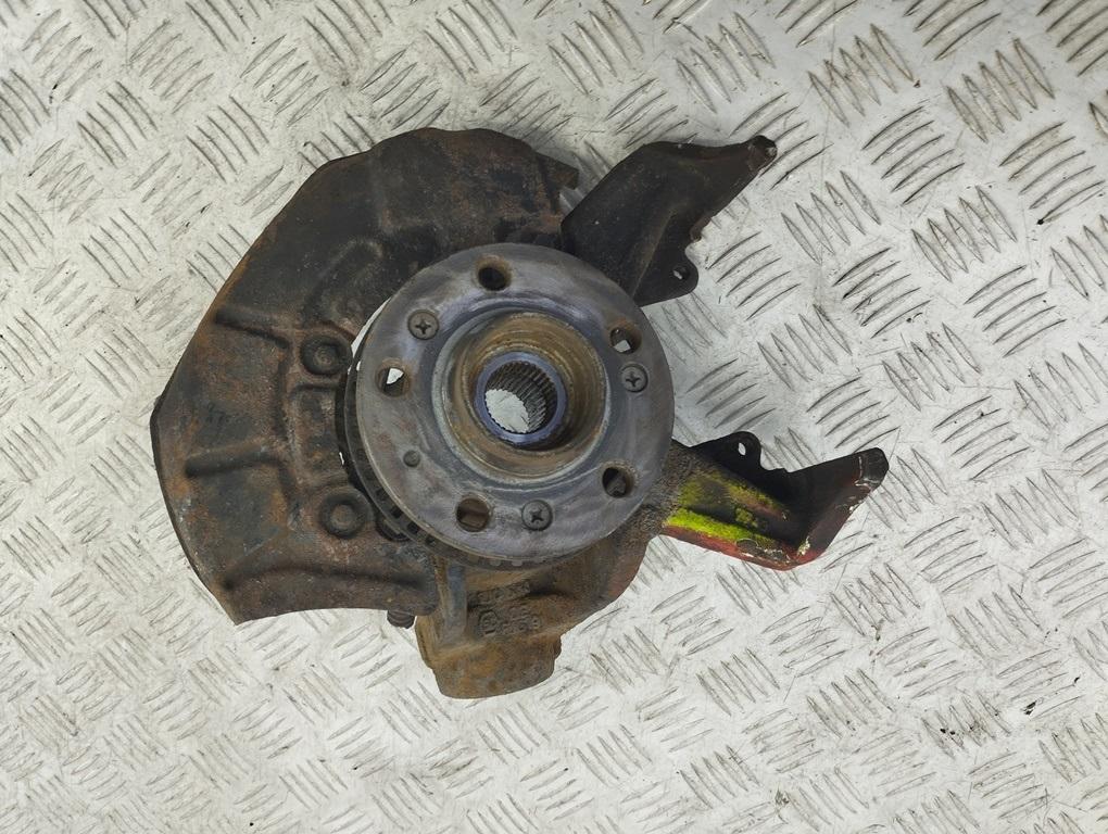 ступица передняя левая Skoda Octavia mk1 (A4 1U) 2001, 2.0 л., бензин, МКПП, серый, универсал - фото №1
