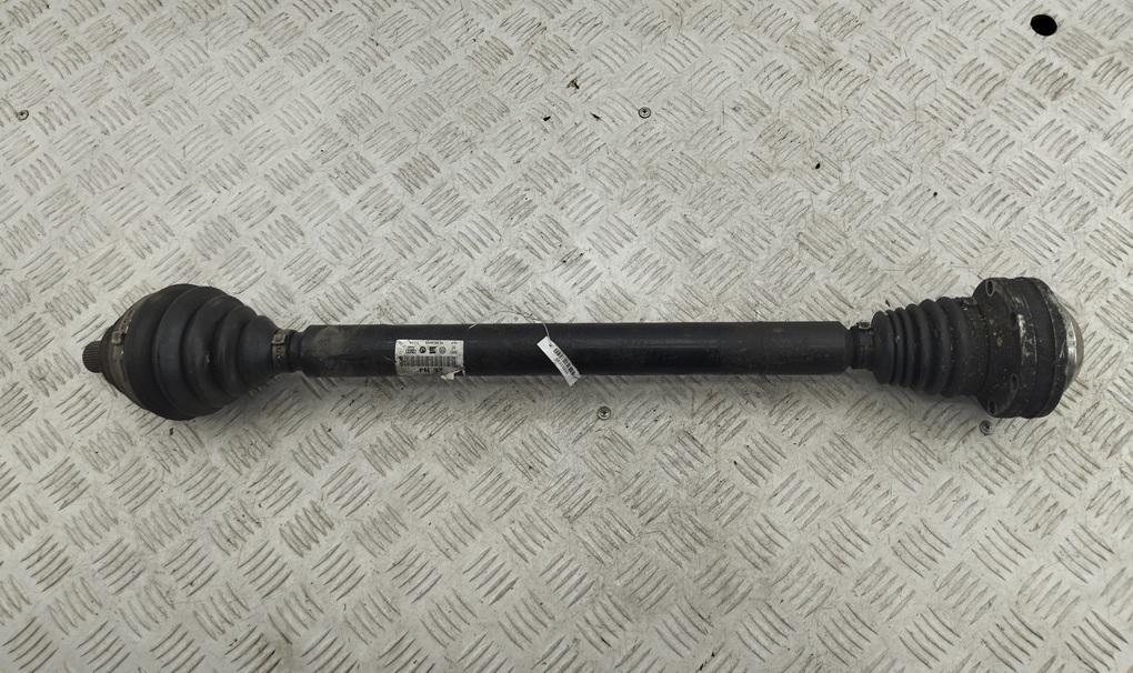 полуось передняя правая (приводной вал, ШРУС) Volkswagen Passat B6 2005, 2.0 л., дизель, МКПП, серый, универсал - фото №1