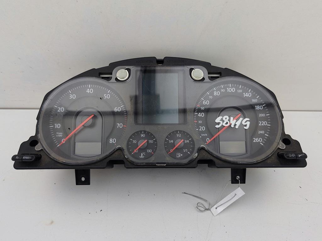 приборная панель Volkswagen Passat B6 2008, 1.8 л., бензин, МКПП, серый, универсал, 3C0920871D - фото №1