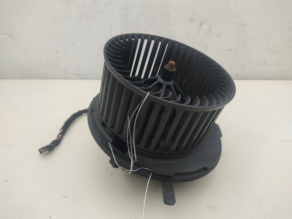 моторчик печки Volkswagen Passat B6 2009, 1.8 л., бензин, МКПП, чёрный, универсал, 3C1820015N