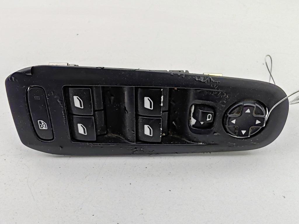 блок управления стеклоподъемниками Peugeot 308 T9 2014, 1.6 л., дизель, МКПП, серый, универсал, 96788281 - фото №1