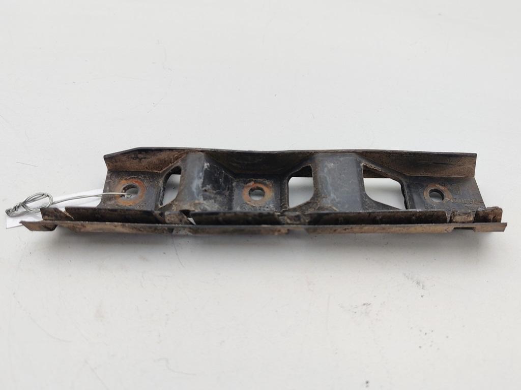 кронштейн переднего бампера Volkswagen Passat B6 2005, 2.0 л., дизель, МКПП, серый, универсал, 3C0807183 - фото №1