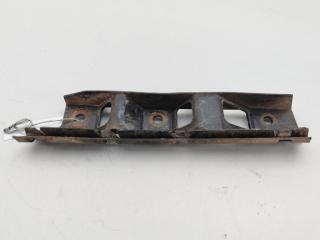кронштейн переднего бампера Volkswagen Passat B6 2005, 2.0 л., дизель, МКПП, серый, универсал, 3C0807183
