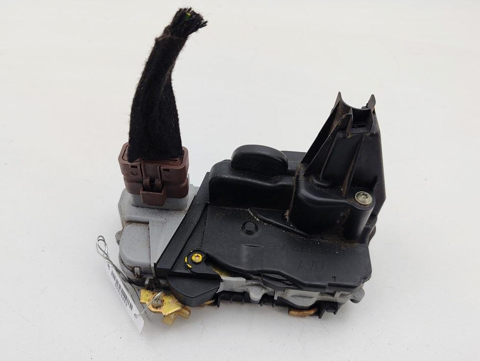 замок двери передней правой Peugeot 307 1 поколение 2004, 1.6 л., бензин, МКПП, зелёный, универсал - фото №1