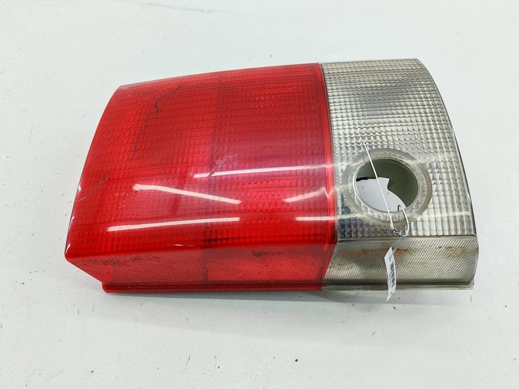 фонарь крышки багажника правый Audi 80 8C/B4 1994, 2.0 л., бензин, МКПП, красный, седан, 8A0945094H - фото №1