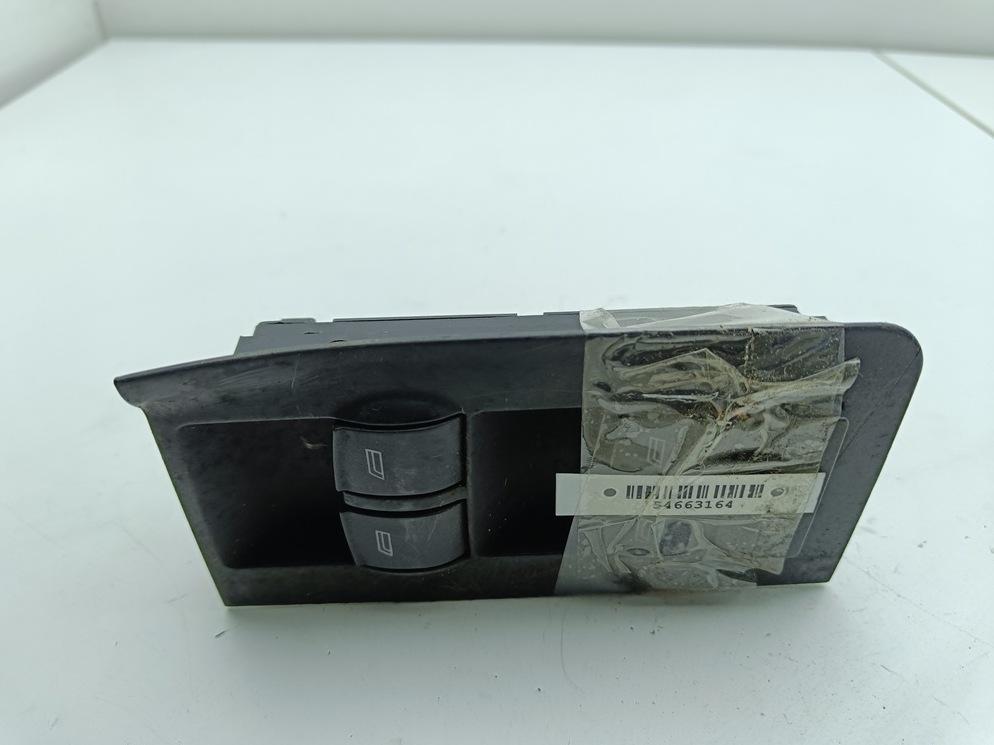 кнопка стеклоподъемника переднего левого Audi A6 C5 2002, 2.5 л., дизель, АКПП, чёрный, универсал, 4B1953521