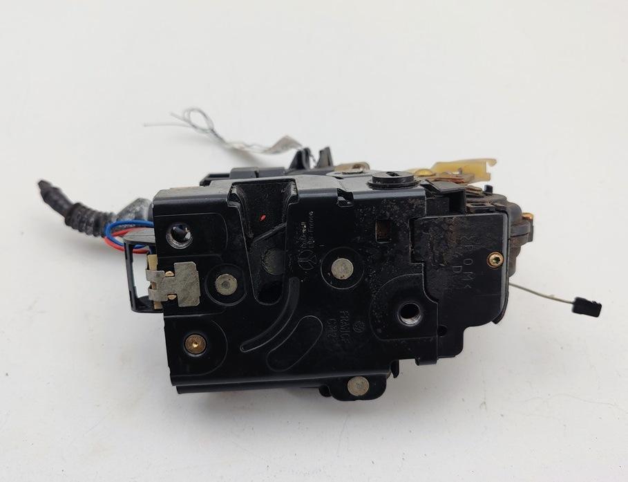 замок двери задней правой Volkswagen Passat B5 1999, 1.8 л., бензин, МКПП, красный, универсал, 3B4839016A