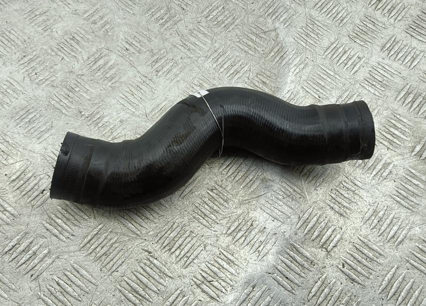 патрубок интеркулера Opel Astra H 2009, 1.9 л., дизель, МКПП, чёрный, универсал, 55557037