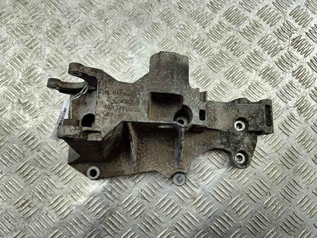 кронштейн генератора Audi A4 B5 2001, 1.9 л., дизель, МКПП, чёрный, универсал, 038903143AE
