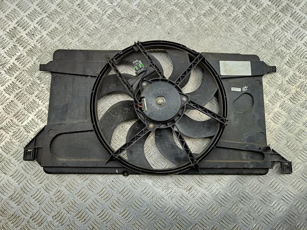вентилятор радиатора Ford Focus 2 поколение 2006, 1.6 л., i, бензин, МКПП, чёрный, универсал, 3M518C607E - фото №1