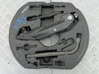 ящик под инструменты / набор инструментов Volkswagen Golf 6 поколение 2009, 2.0 л., дизель, МКПП, хетчбэк 5 дв.