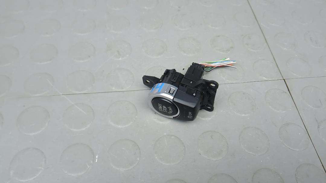 кнопка запуска двигателя BMW 5 серия F07/F10/F11 2012, 2.0 л., 520d, дизель, МКПП, универсал - фото №1