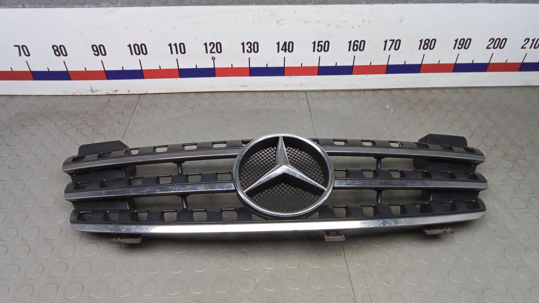 решетка радиатора Mercedes-Benz M-Класс W164 2007, 3.0 л., D ML280 CDI, дизель, АКПП, внедорожник 5 дв. - фото №1