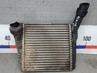 радиатор интеркулера Volkswagen Touareg 2 поколение 2011, 3.0 л., V6 TDI, дизель, АКПП, внедорожник 5 дв.