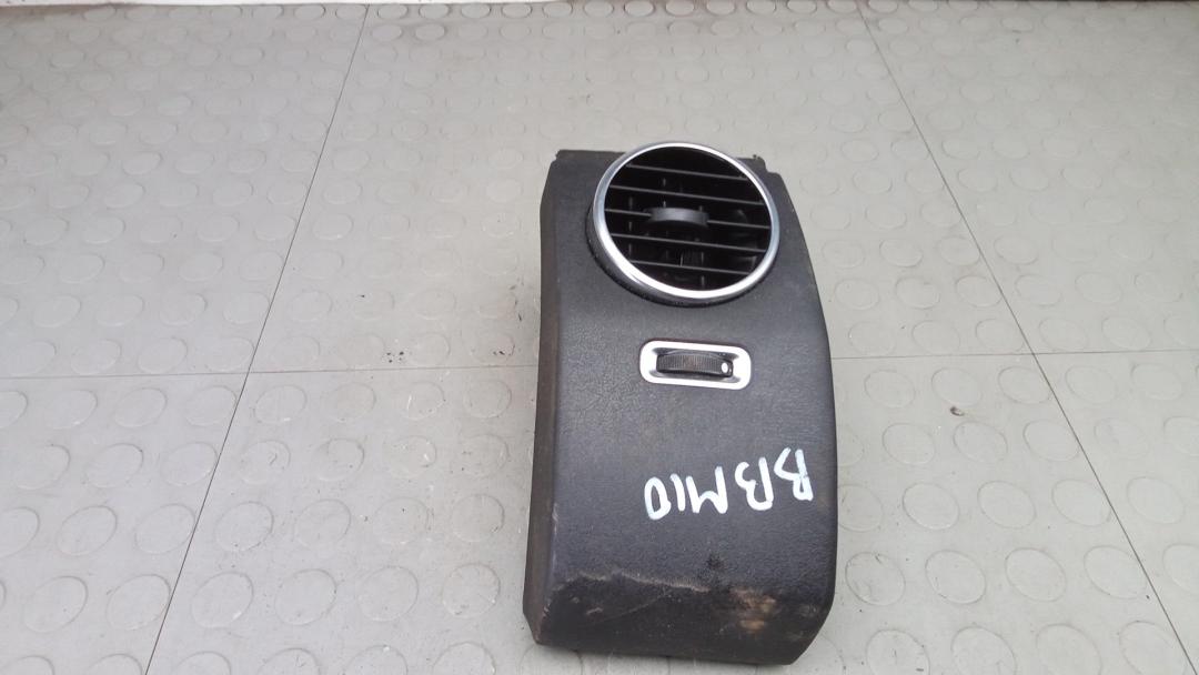 дефлектор обдува салона Land Rover Discovery 2011, 3.0 л., SD V6, дизель, АКПП, внедорожник 5 дв.