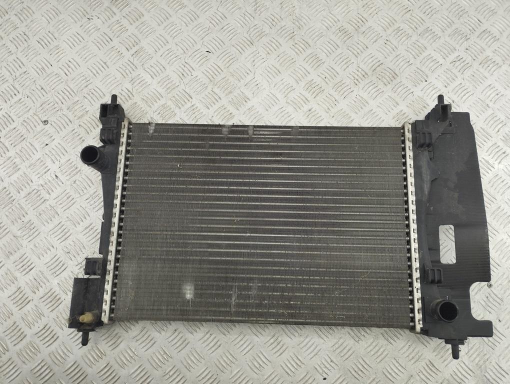 радиатор охлаждения Fiat Grande Punto 2009, 1.2 л., бензин, МКПП, красный, хетчбэк 3 дв., 55700447