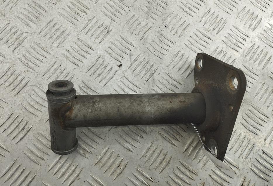 кронштейн переднего бампера Audi A6 4B/C5 1997, 2.8 л., бензин, МКПП, серый, седан - фото №1