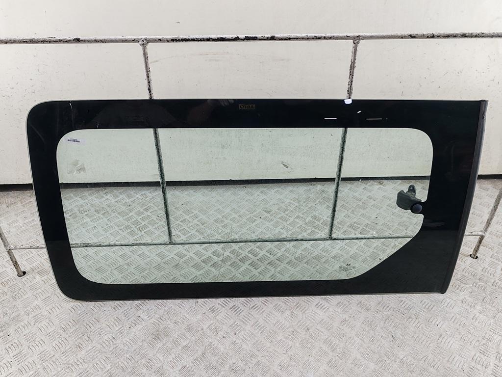 стекло сдвижной двери Hyundai H-1 Starex 1997 2009, 2.5 л., дизель, МКПП, белый, минивэн - фото №1