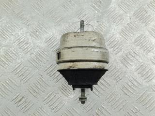 подушка крепления двигателя Volkswagen Passat B5 1998, 1.6 л., бензин, МКПП, зелёный, универсал, 8D0199382L