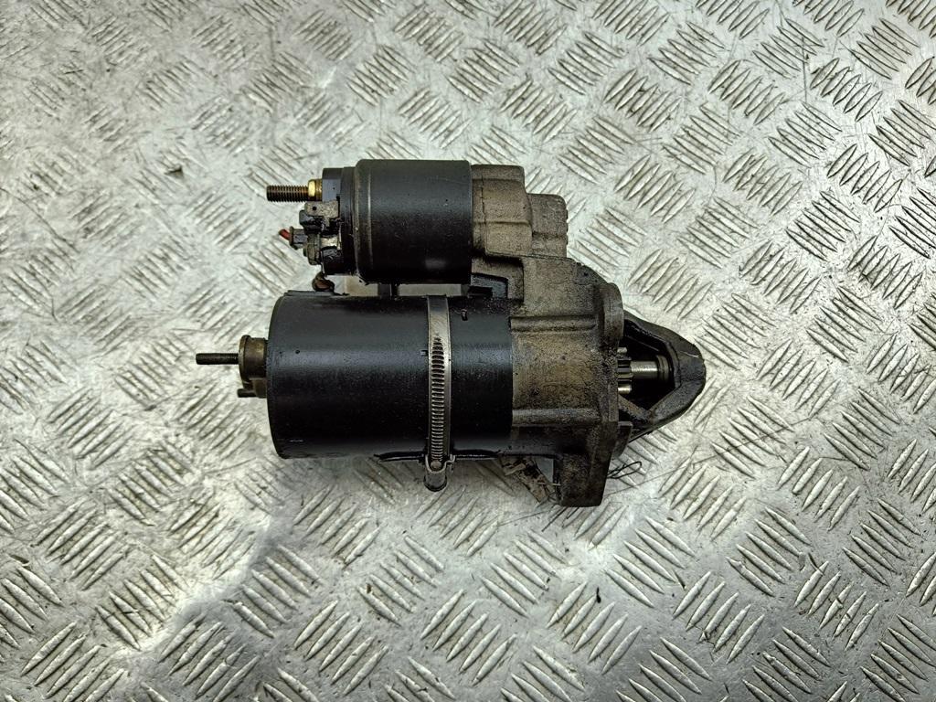 стартер Volkswagen Passat B5 1998, 1.6 л., бензин, МКПП, зелёный, универсал, 058911023B - фото №1