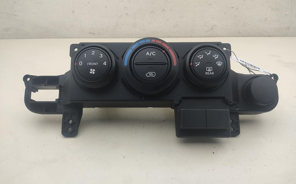 блок управления печки / климат-контроля Hyundai H-1 Starex 1997 2009, 2.5 л., дизель, МКПП, белый, минивэн, 97250-4HXXX - фото №1