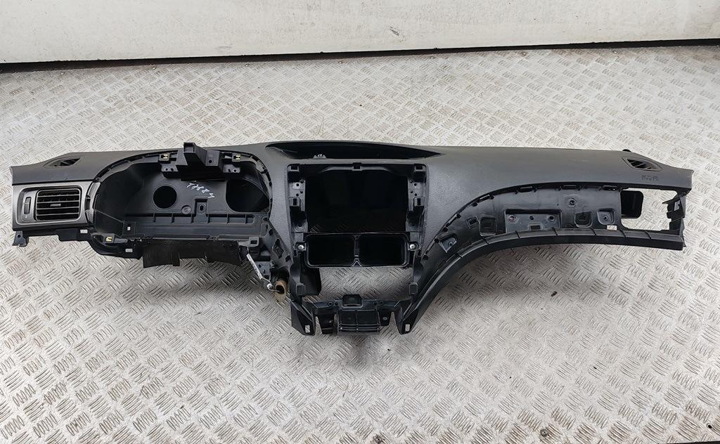 панель передняя салона (торпедо) Subaru Impreza 2009, 1.5 л., бензин, МКПП, белый, хетчбэк 5 дв.
