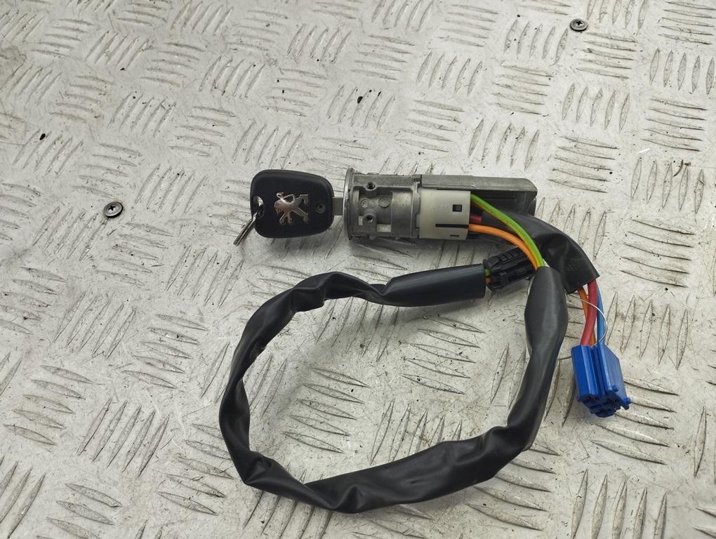 замок зажигания Peugeot 206 2011, 1.1 л., бензин, МКПП, красный, хетчбэк 3 дв.