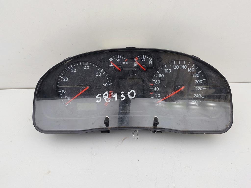 приборная панель Volkswagen Passat B5 1998, 1.6 л., бензин, МКПП, зелёный, универсал, 3B1919860