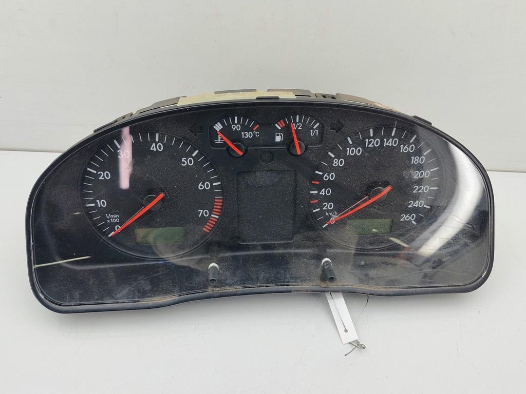 приборная панель Volkswagen Passat B5 1998, 1.6 л., бензин, МКПП, синий, универсал, 3B1919860