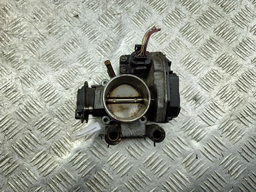 заслонка дроссельная Volkswagen Passat B5 1998, 1.6 л., бензин, МКПП, зелёный, универсал, 058133063H