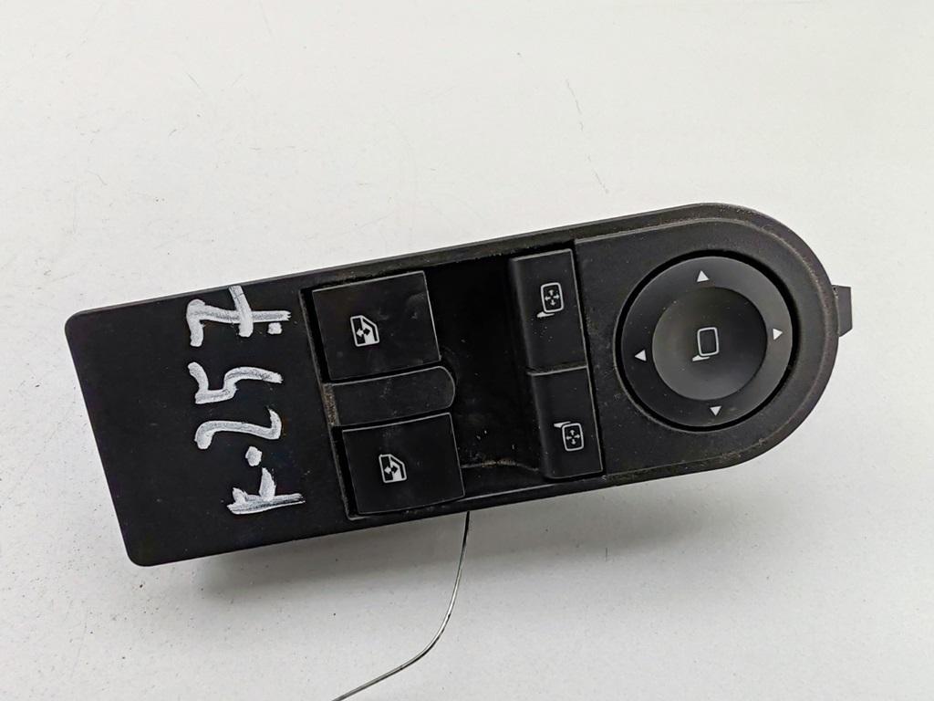 кнопка стеклоподъемника переднего левого Opel Astra H 2004, 1.8 л., бензин, МКПП, серый, хетчбэк 5 дв., 13228706