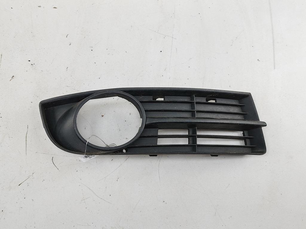 рамка фары противотуманной правой Volkswagen Touran 1 поколение 2004, 1.9 л., дизель, АКПП, серый, минивэн, 1T0853666A - фото №1