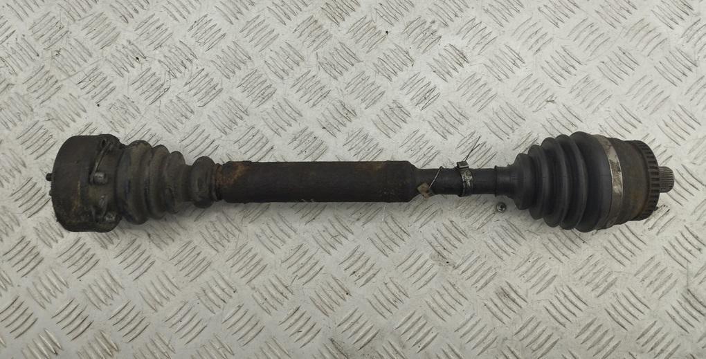 полуось передняя левая (приводной вал, ШРУС) Volkswagen Passat B5 1998, 1.6 л., бензин, МКПП, зелёный, универсал - фото №1